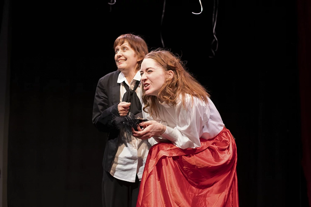 Бабушка, птица и 48 сигар. Изображение 1