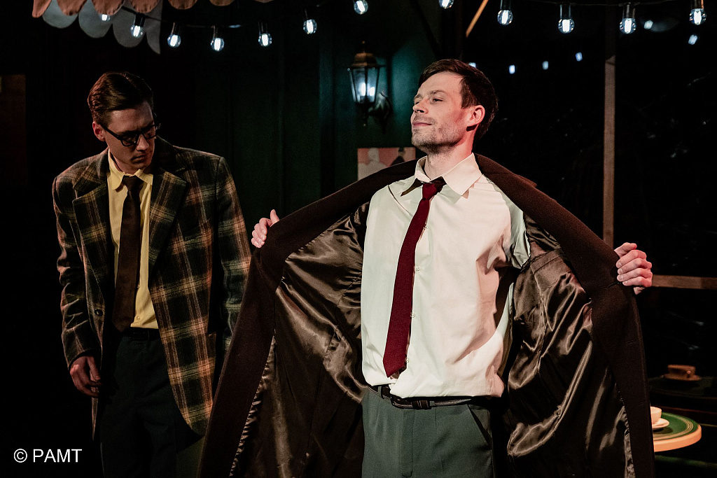 Коричневое утро. Изображение 1