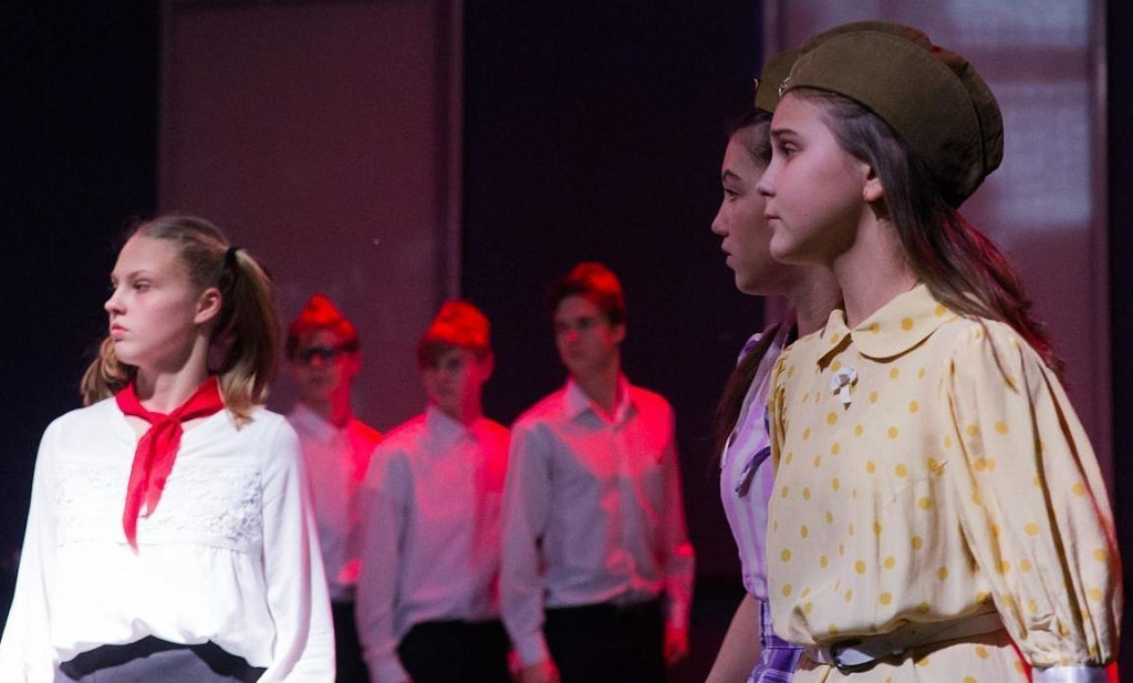 Наш 9 «Б» (Театр на Малой Ордынке). Изображение 2