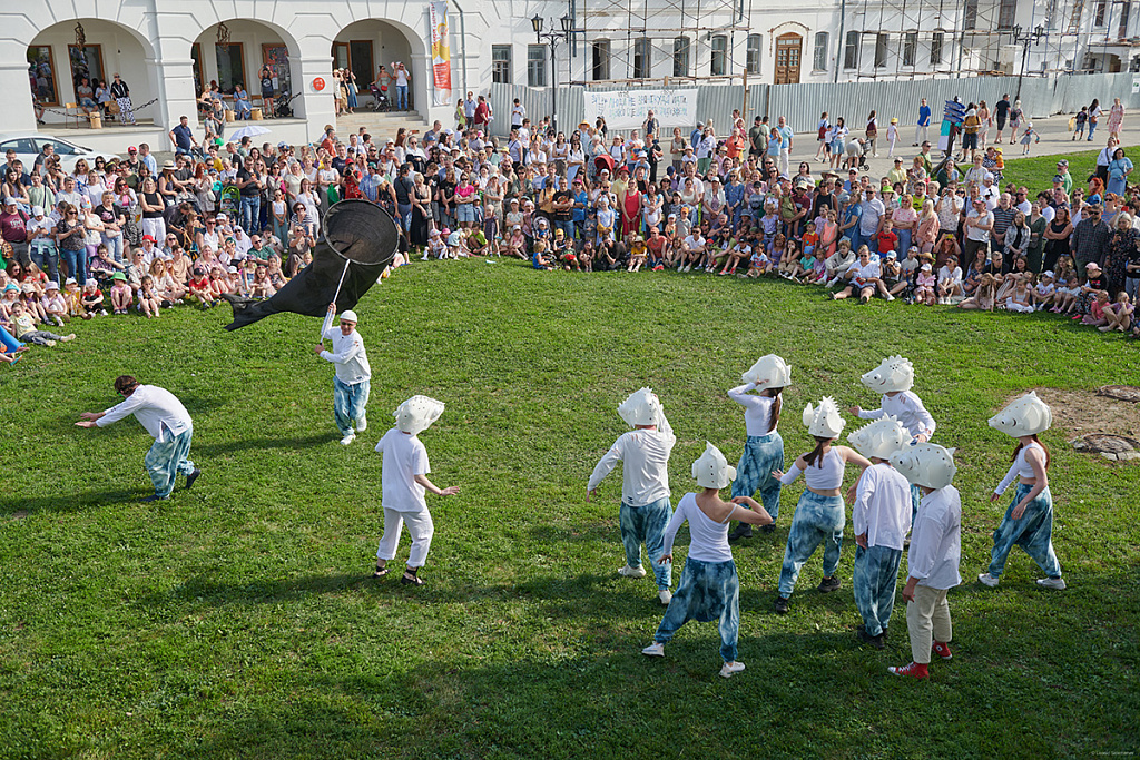 Уличный спектакль "Русалка" (Первый театр). Изображение 11
