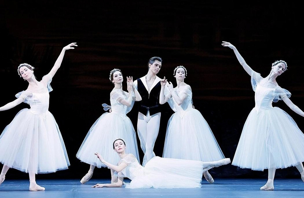 Шопениана. Большое классическое па из балета «Пахита». Изображение 1