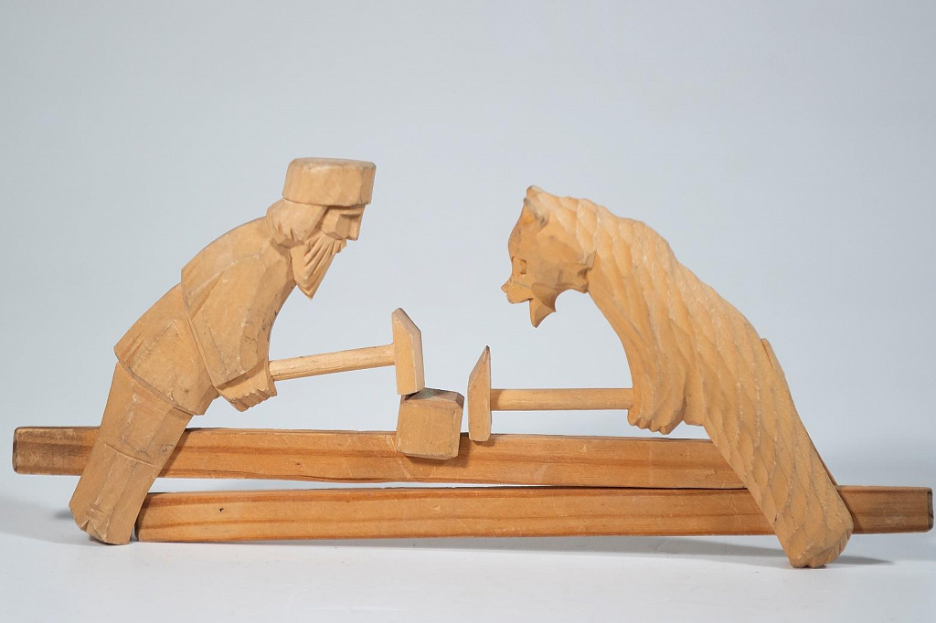 Сосна, медведь и крутящийся волчок. Изображение 5