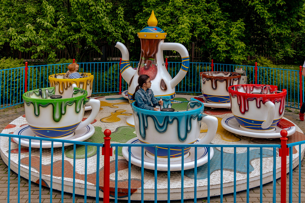 Алиса Парк аттракционов в Воронцовском парке. Изображение 1