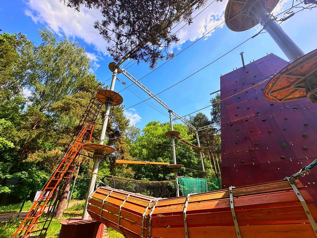 Веревочный парк в парке "Кузьминки". Изображение 1