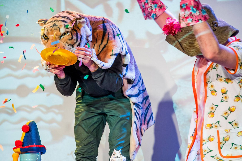 ТИГР, КОТОРЫЙ ПРИШЕЛ НА ЧАЙ (НА АНГЛИЙСКОМ ЯЗЫКЕ). Изображение 1