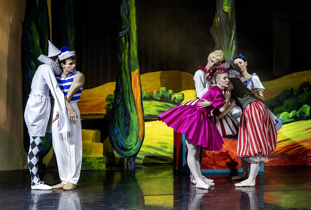 Ящик с игрушками. Изображение 1