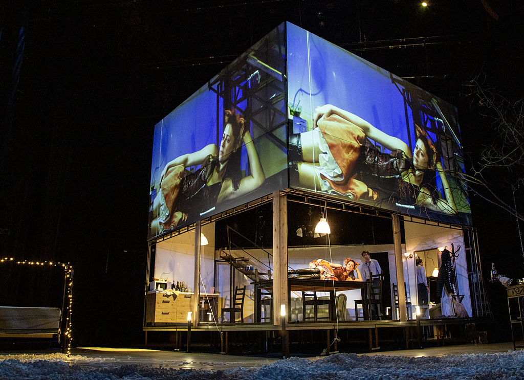 Медовый месяц в «Кукольном доме». Изображение 3