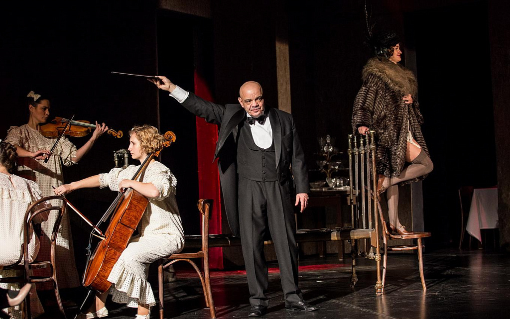 Человек из ресторана. Изображение 1