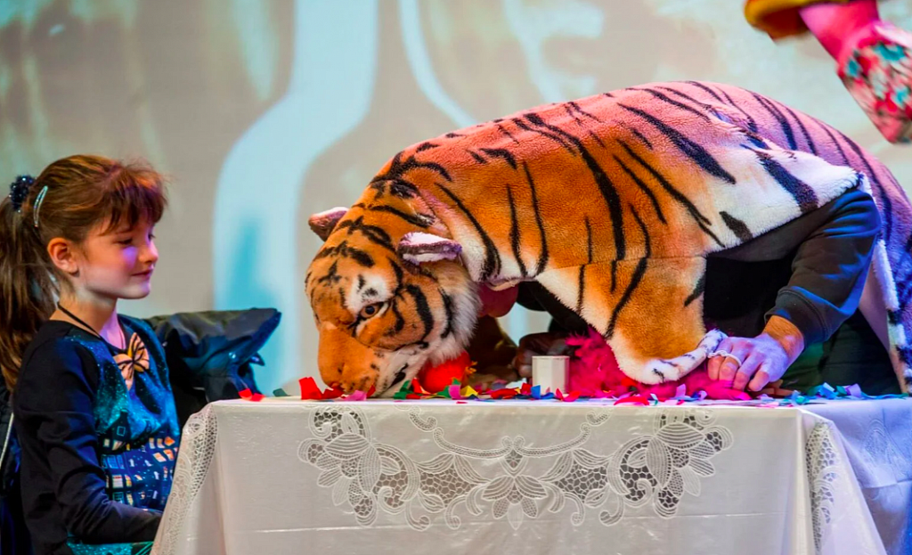 ТИГР, КОТОРЫЙ ПРИШЕЛ НА ЧАЙ (НА АНГЛИЙСКОМ ЯЗЫКЕ). Изображение 5