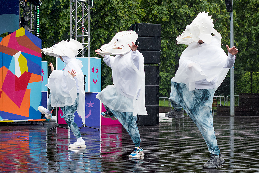 Уличный спектакль "Люди-рыбы. Эволюция". Изображение 3